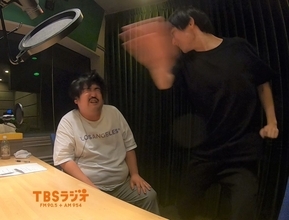 空気階段「妻に携帯を没収された芸人に制裁」