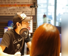 認知症の方に殴られるけど、耐えるしかない…。宮藤官九郎が介護福祉士の愚痴を聞く