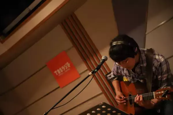 「山崎まさよし、宇多丸「アトロク」での弾き語りスタジオライブが実現！」の画像