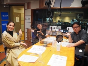 朝、母が好きなパンにジャムを塗って食べる姿がサヘルの喜び