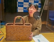 イモト、山葡萄のカゴバッグを持っていて身バレする！