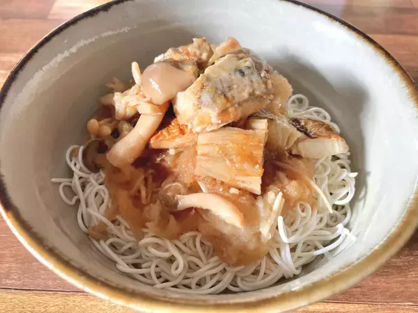 「セブンイレブンの「ミニナン」×「チキンケバブ」で本格ケバブサンドが完成」の画像