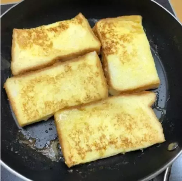 「浸ける時間はたった3分！「8枚切りの食パン」でできる「時短フレンチトースト」」の画像