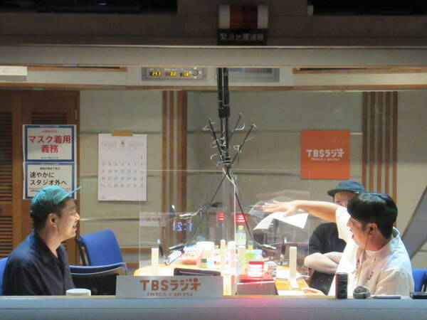 はちみつ舐めてる 日村 手がベトベトの妖怪 年8月17日 エキサイトニュース はちみつ舐めてる 日村 手がベトベトの妖怪 年8月17日 エキサイトニュース