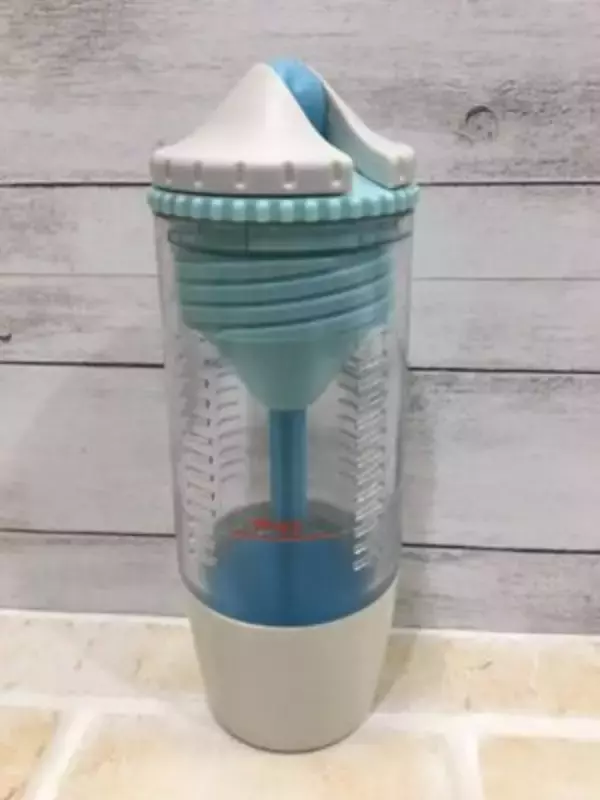 「水温で硬くなったり柔らかくなったりする「不思議なスポンジ」」の画像