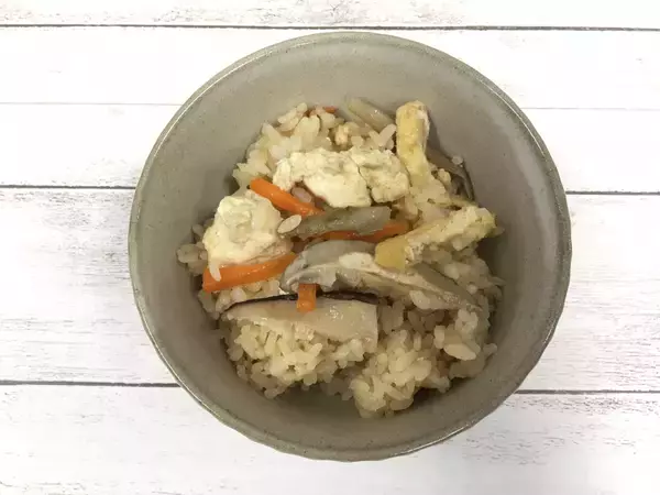 「鳥取発！豆腐を入れた炊き込みご飯「どんどろけ飯」が美味すぎる」の画像