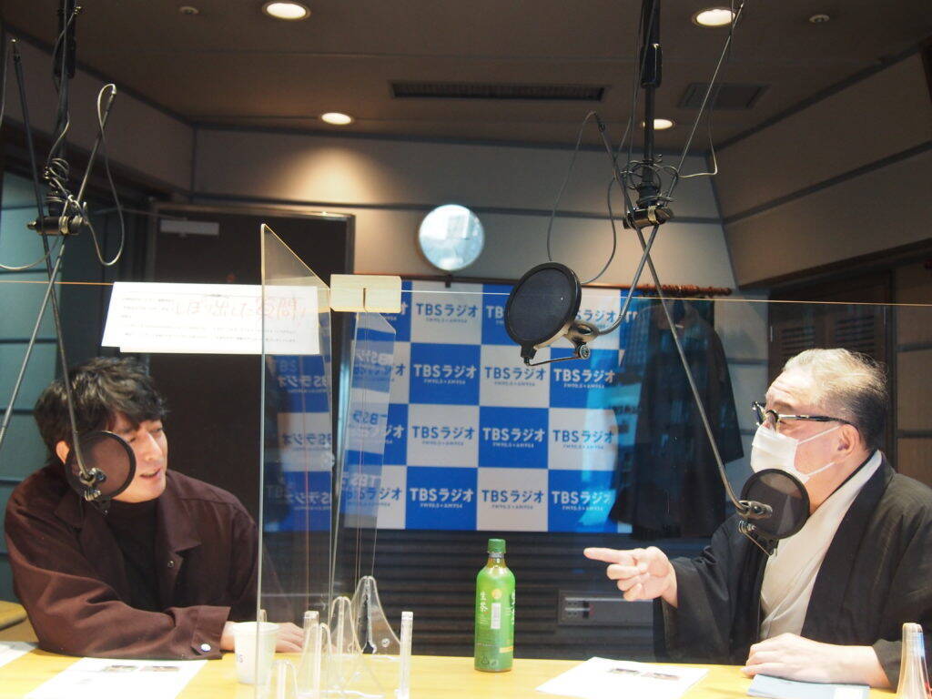 赤江珠緒が博多大吉にレクチャー！おにぎりを三角に握りたいなら・・・上はコイコイ、下はモミモミ！