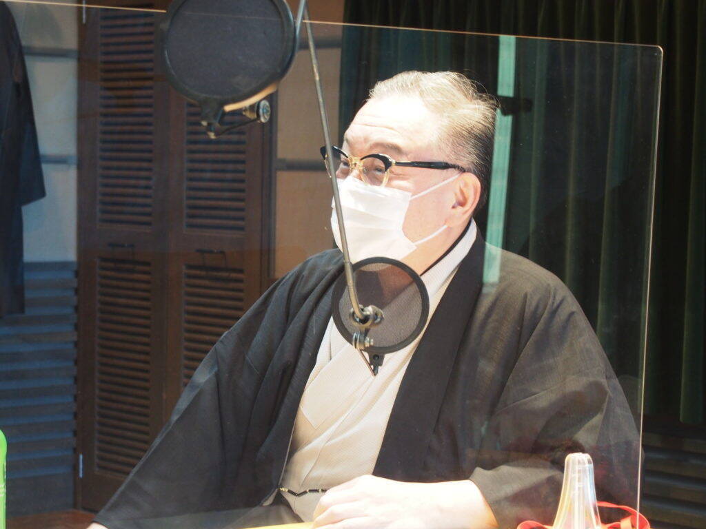 赤江珠緒が博多大吉にレクチャー！おにぎりを三角に握りたいなら・・・上はコイコイ、下はモミモミ！