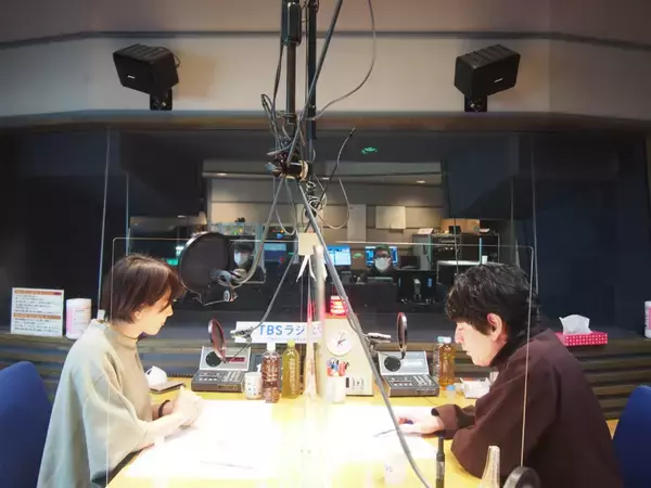 「赤江珠緒が博多大吉にレクチャー！おにぎりを三角に握りたいなら・・・上はコイコイ、下はモミモミ！」の画像