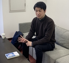 耳の不自由な親の下に生まれた耳の聴こえる子ども「CODA」