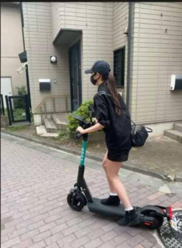 「ヘルメットなしでOK？電動キックボード規制緩和」の画像