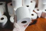 「令和のオイルショック⁉トイレットペーパー残り何ロールで買いに行きますか？」の画像1
