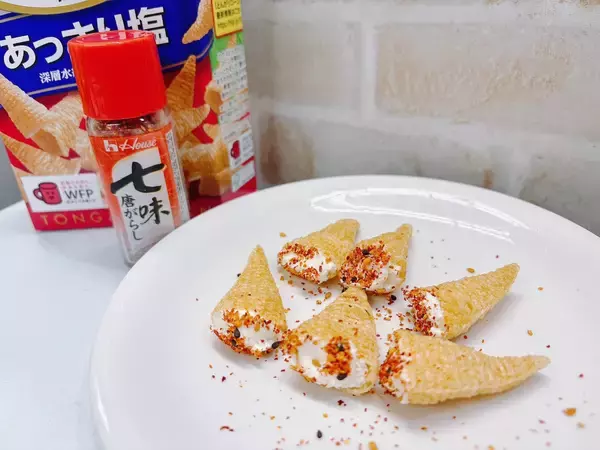 「なぜこの食べ方をしなかった!?チーズとケチャップ”とんがりコーンホットスナック”」の画像