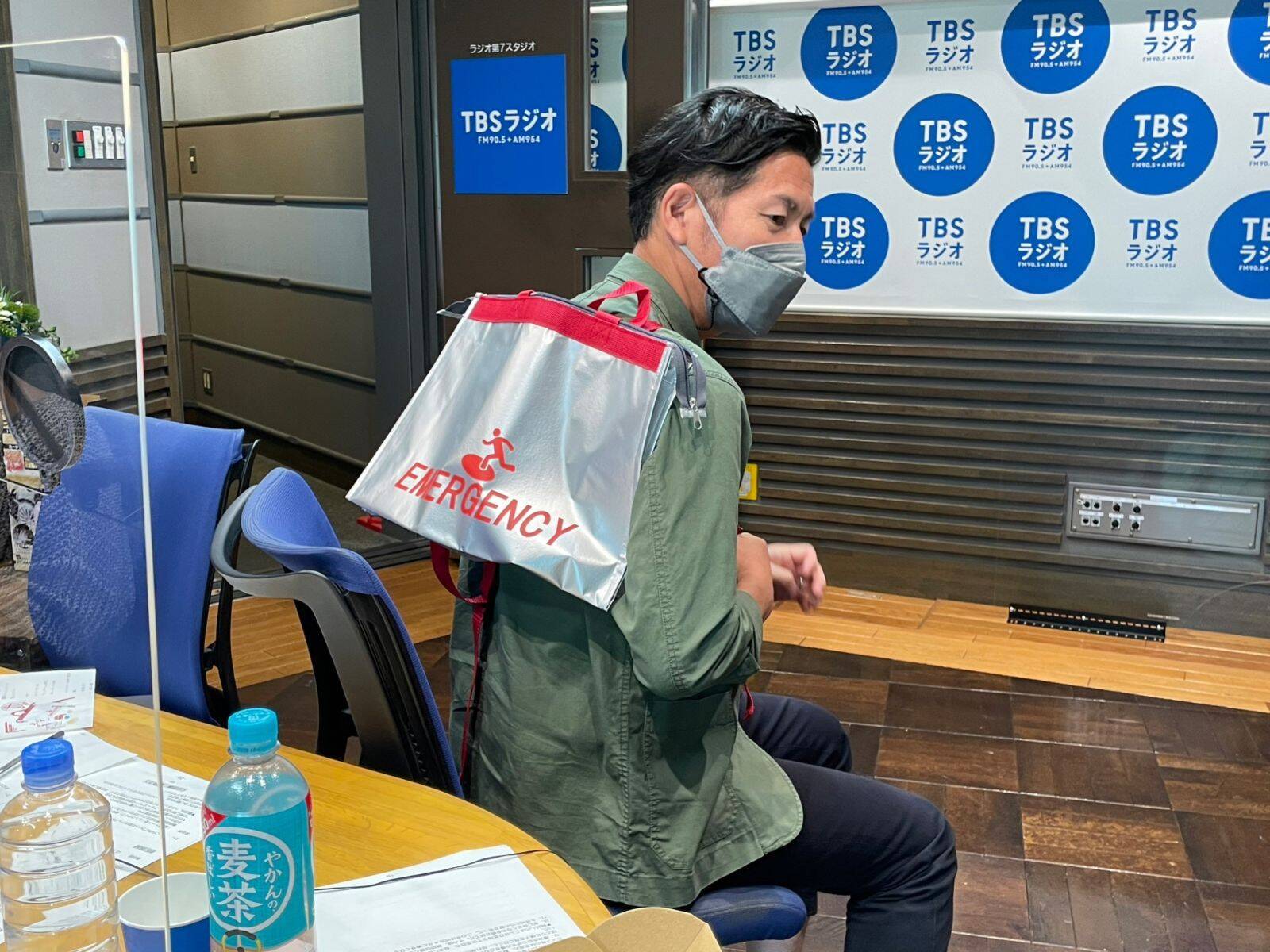 本棚に並べるだけ？ズボラでもできる「備えない防災」とは