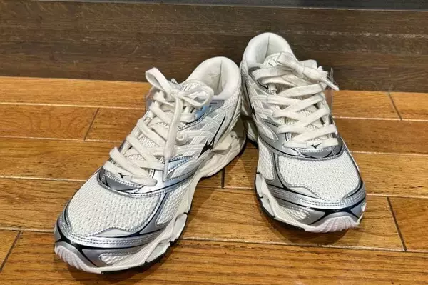 オシャレさ機能性『リンネル』イチオシY2Kトレンドを抑えたおしゃれスニーカー