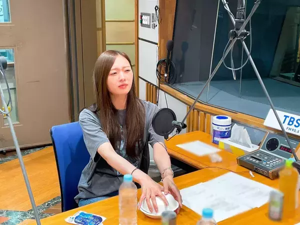 「バナナマン 梅澤美波さん、乃木坂卒業後初登場もバナナムーン名物“アレ”を喰らう」の画像
