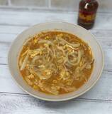 「キムチの素のうま辛な味わいがたまらない！サンラータン風うどん」の画像1