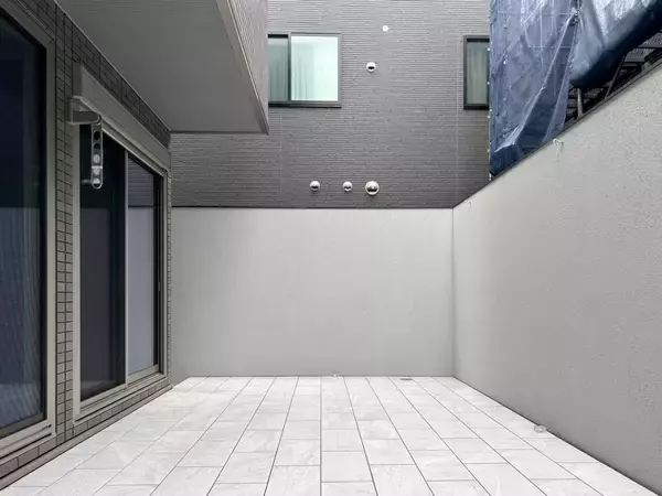 「最短2日塀が建つ！ 発泡スチロールを建材に変えるGAW INNOVATION」の画像