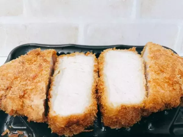 極厚とんかつは柔らかくておいしすぎ!!【スーパーの惣菜とんかつ食べ比べ】