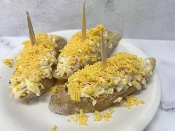 スペインではカニカマがピンチョスの定番に！自宅で作るスペイン・バスク料理