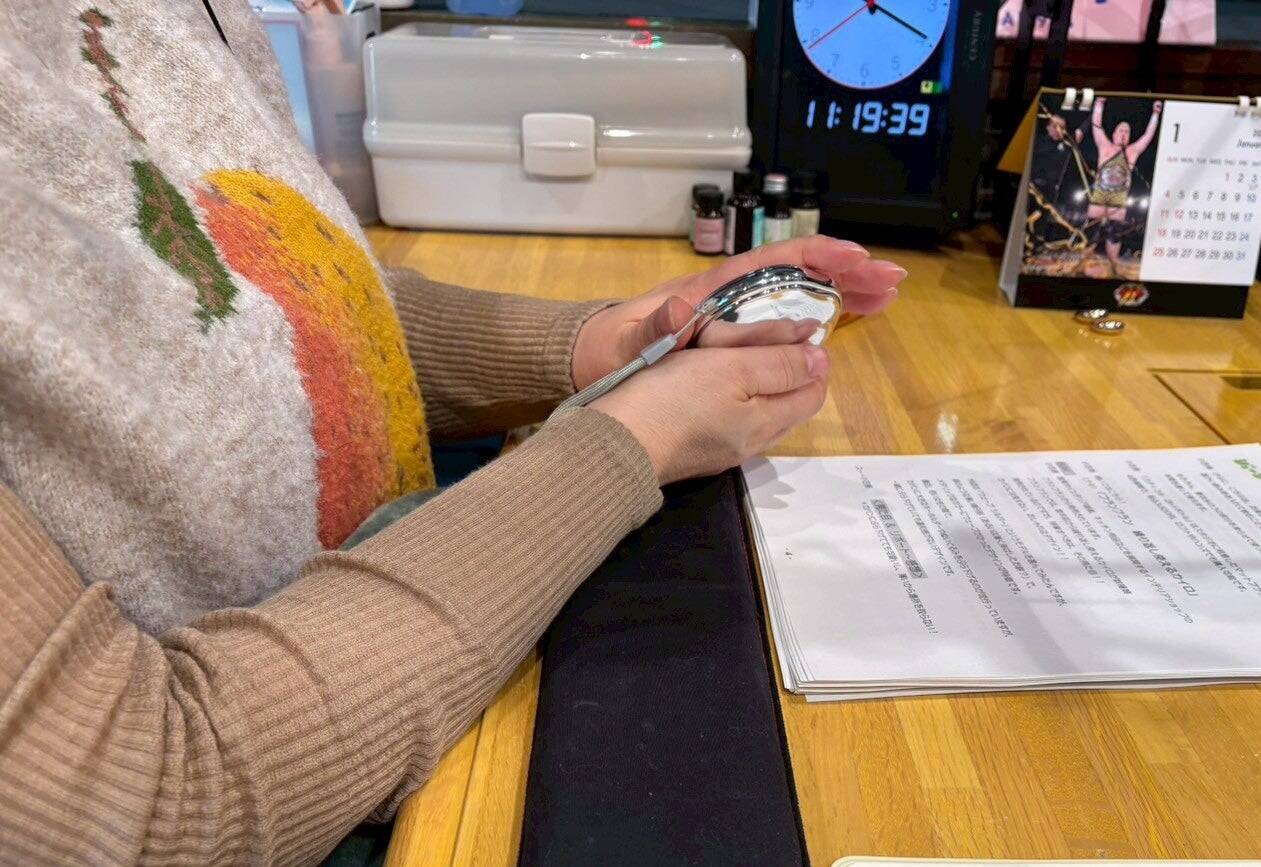 【冬にも氷のうが使える？！】足先・指先を温める「最新あったかグッズ」