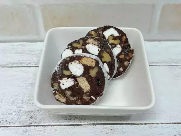 「甘さもトッピングも全部自分好み！自宅で自分用に作るチョコレート！」の画像