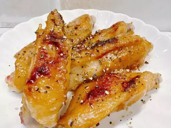 食べる直前に挽いてほしい"黒胡椒たっぷりの鶏手羽おつまみレシピ"