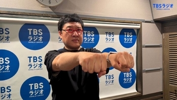 山里”メガネとるの、なんでそんなに上手いんだよ！”