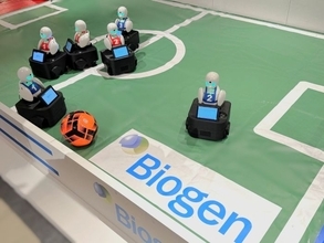 会場に選手がいない？ロボットで挑むサッカー大会