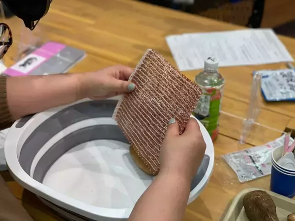 「野菜の皮むき用スポンジ、実際どうなのか試してみた！」の画像