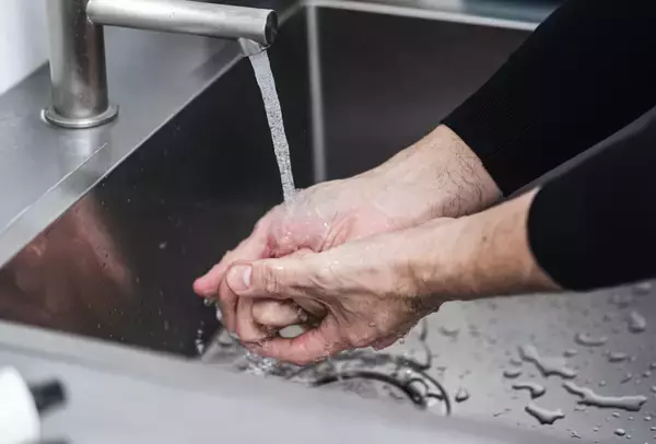 「”やけど、落雷、スプレー缶破裂” 熱中症だけじゃない！夏のお出かけの注意点！」の画像