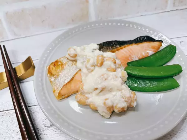 「年末年始で疲れた胃をいたわるレシピ特集【鮭の酒粕ソースほか】」の画像