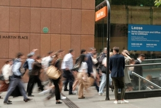 連日の厳しい暑さ！太陽の下を一歩も歩かずに、会社に行けますか？
