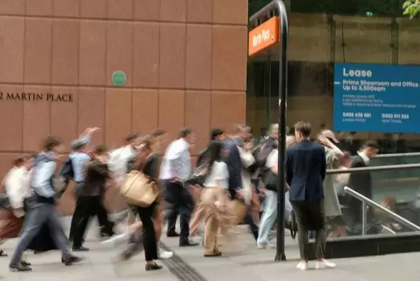 連日の厳しい暑さ！太陽の下を一歩も歩かずに、会社に行けますか？