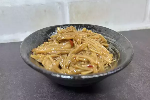 「知っているようで知らなかったエノキタケの買い方・保存の仕方！」の画像