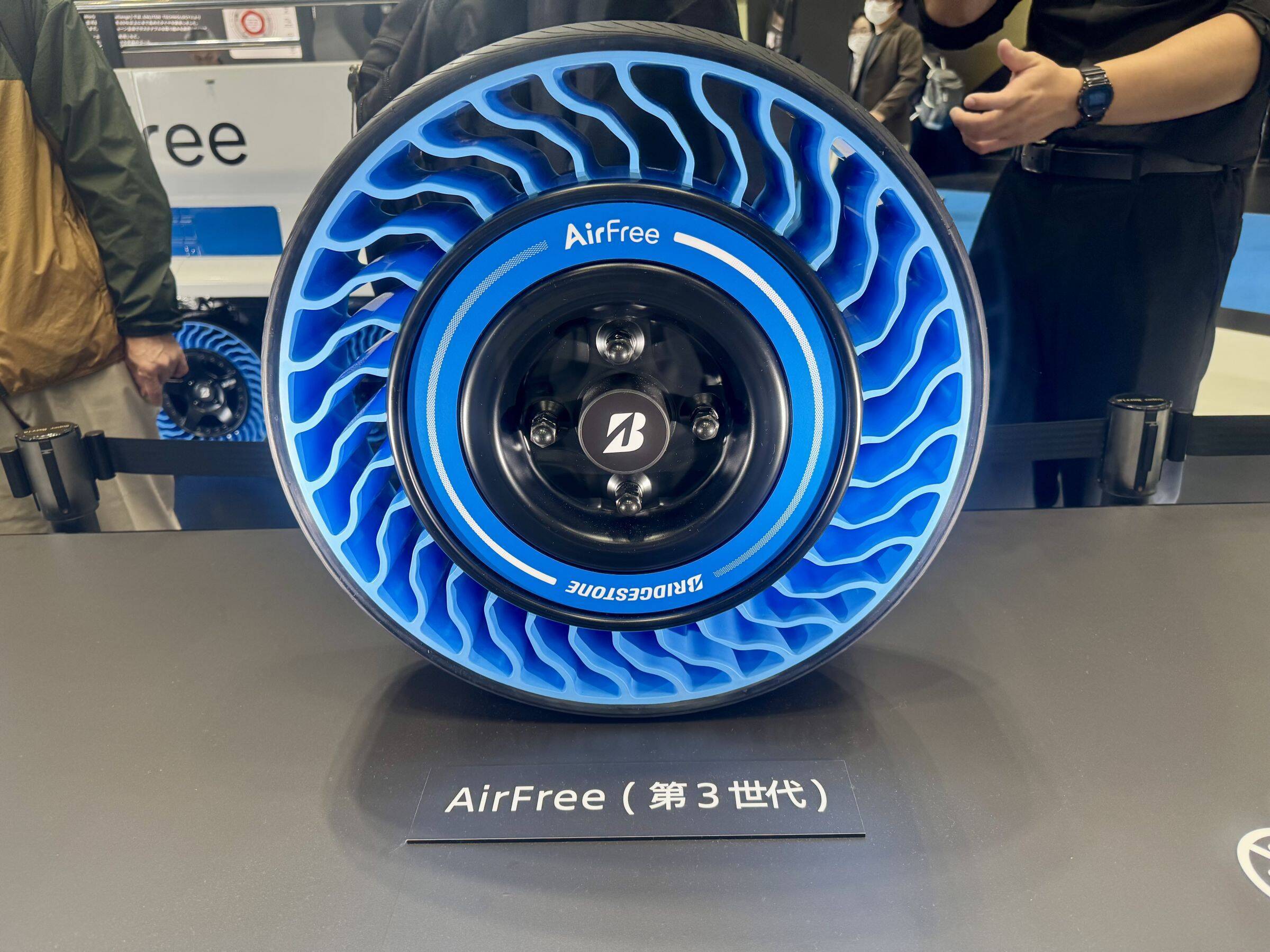 パンクしないタイヤ　地域の足に