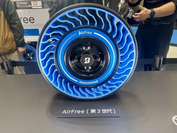 「パンクしないタイヤ　地域の足に」の画像