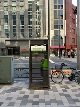 消えゆく公衆電話が「命綱」に。最新Wi-Fiで変わる街のインフラ