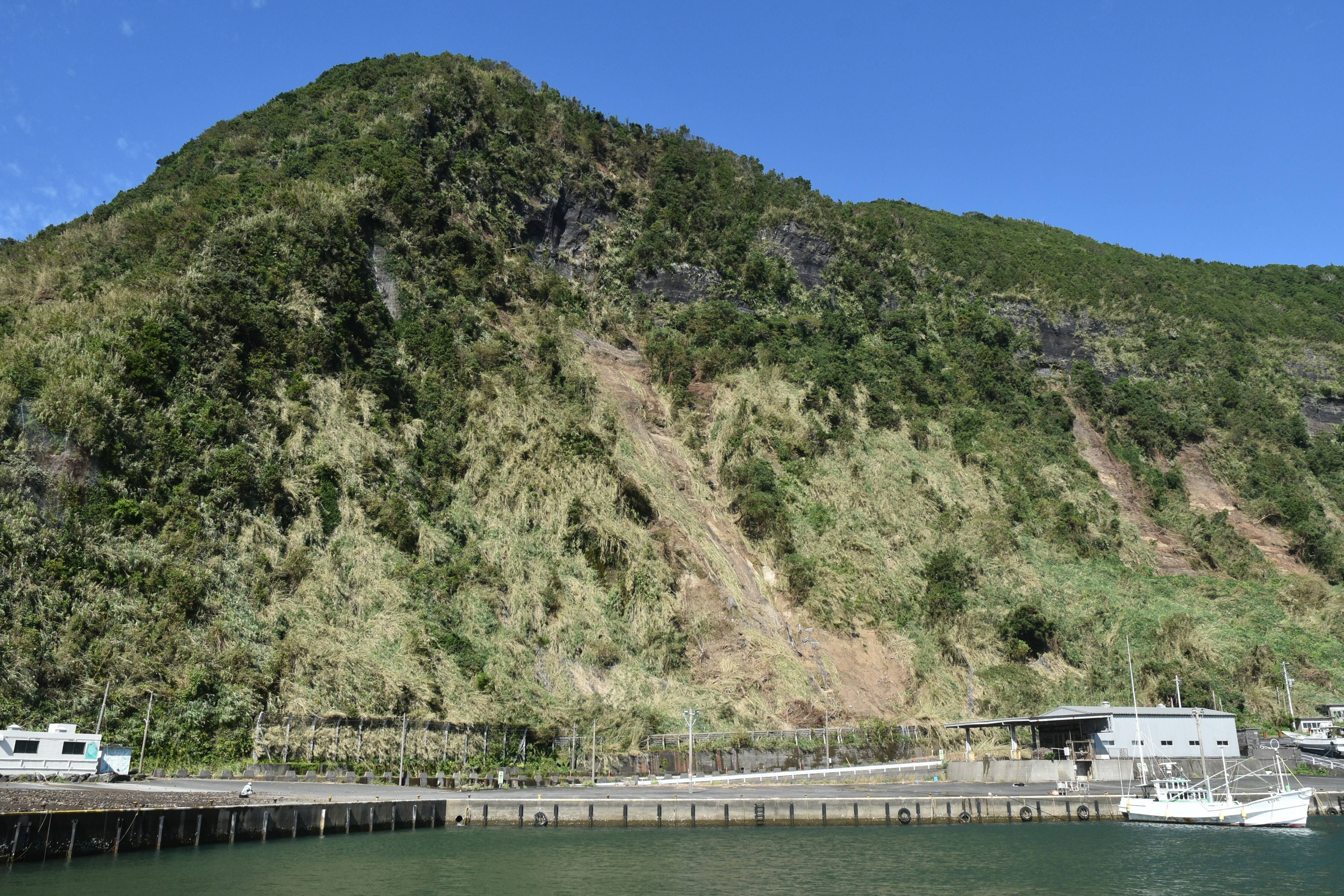 台風被災から三か月の八丈町