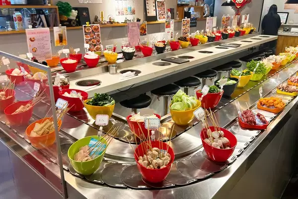 「具材もスープもつけダレも自由自在！1人1鍋で楽しめる回転火鍋の取材報告！」の画像