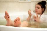 「カラダが休まる最高入浴法は「寝る90分前に40℃で10分間、肩まで浸かる」！」の画像1