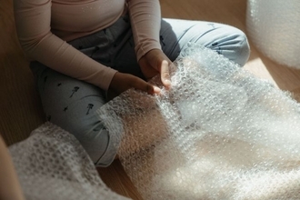 あの‘プチプチ‘が社名に！プチプチ潰してから捨てる？そのまま潰さず捨てる？