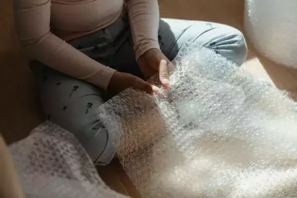 あの‘プチプチ‘が社名に！プチプチ潰してから捨てる？そのまま潰さず捨てる？