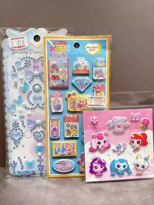 「リバイバルブーム中の「シール」「たまごっち」、昔と今での違いとは」の画像