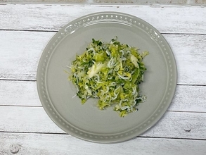 キャベツ、レモン、パセリを使った薬膳サラダで春の体調を管理！