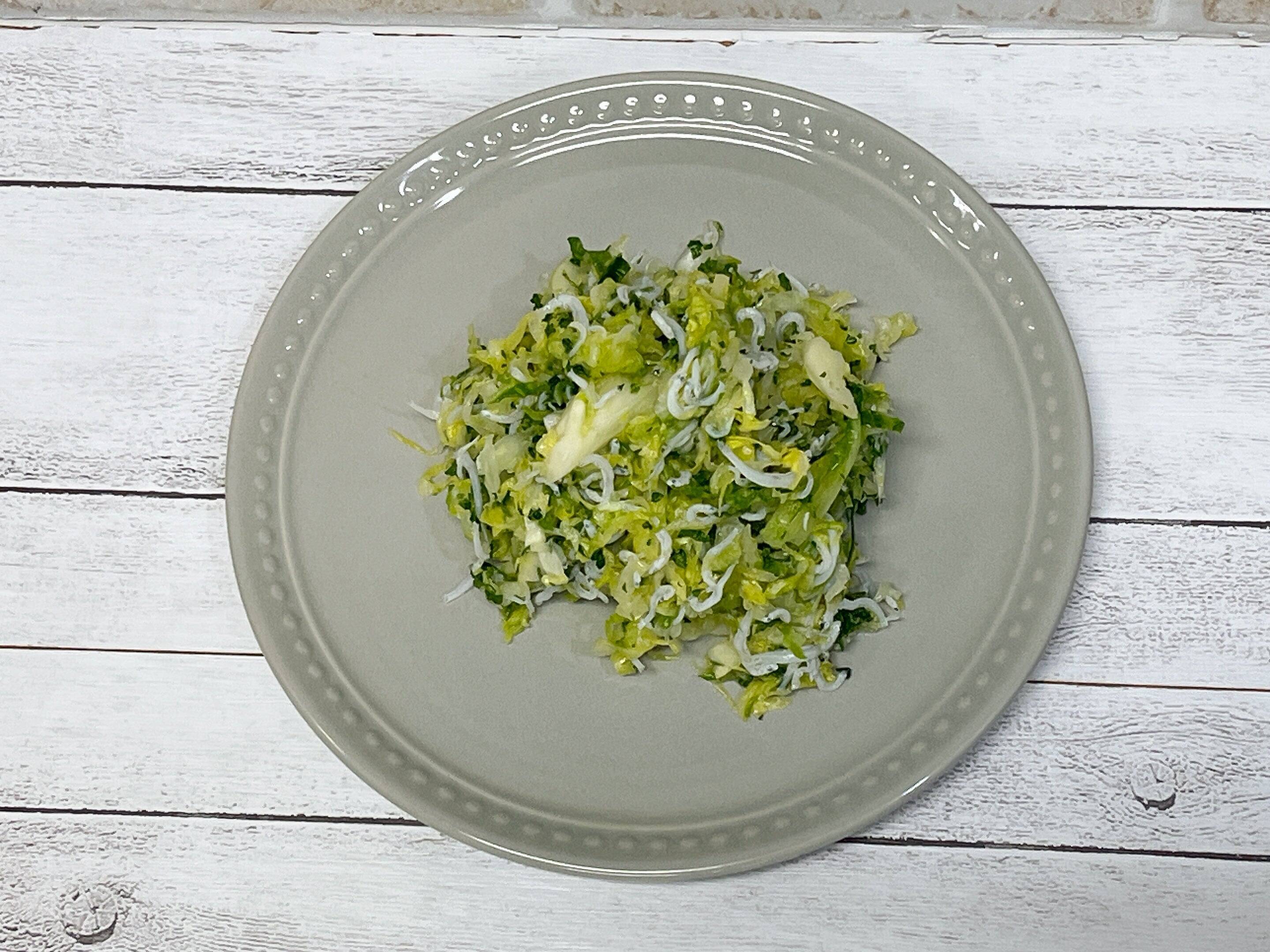 キャベツ、レモン、パセリを使った薬膳サラダで春の体調を管理！