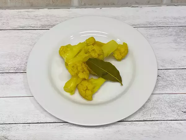 「キャベツ、レモン、パセリを使った薬膳サラダで春の体調を管理！」の画像