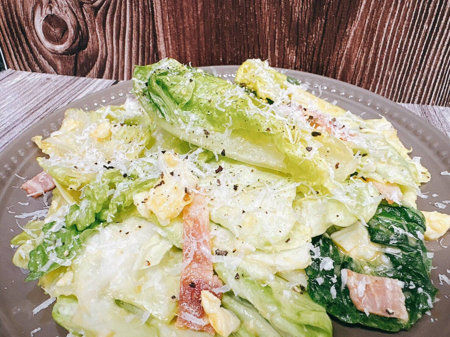 マヨネーズなしでOK！ポーチドエッグで作る「元祖シーザーサラダ」レシピ