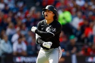 村上宗隆 先制の特大2ラン含むマルチヒットで勝利に貢献！ ポストシーズン初となる一発に「すごくうれしかった」