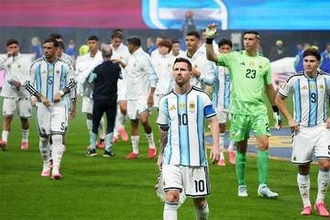 アルゼンチン代表指揮官 メッシは若手が見習うべき存在「鳥肌ものだった。メッシはロールモデル」【サッカーW杯】